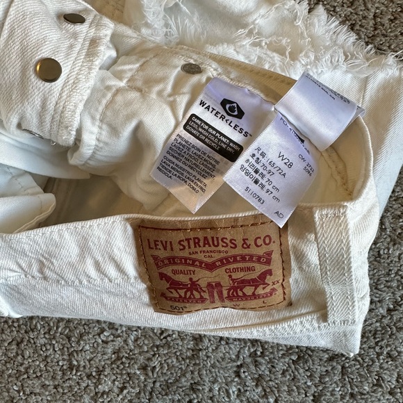 Levi’s 501 Denim Shorts - Picture 4 of 5